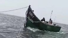 العثور على قارب «روبي» ينهي أياماً من القلق بقرية الصيد لمهيريز